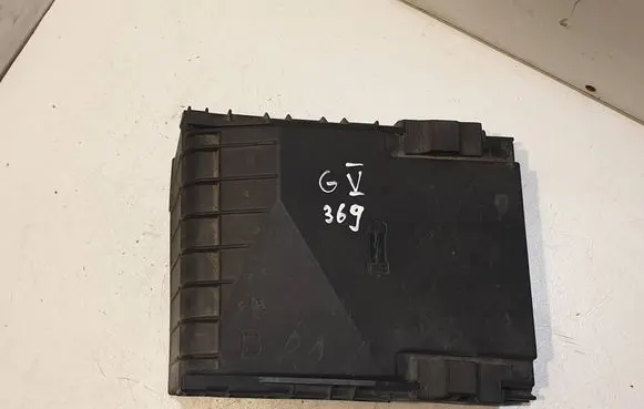 Volkswagen Golf V Fuse box cover 1K0937132F