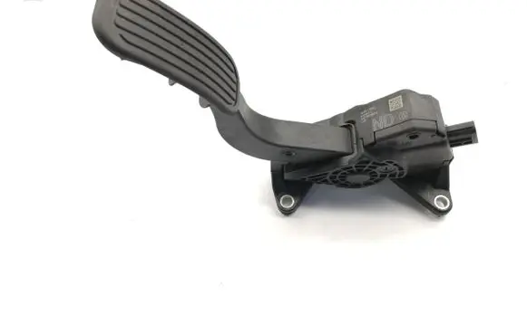 Accelerator throttle pedal