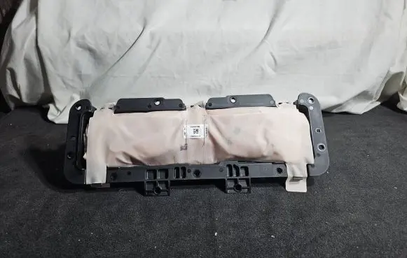 Mercedes-Benz GLE (W166 - C292) Knee airbag 168860102