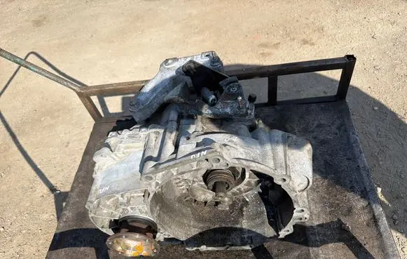 Volkswagen PASSAT B7 Manual 6 speed gearbox NFU