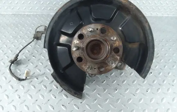 Rear wheel hub
