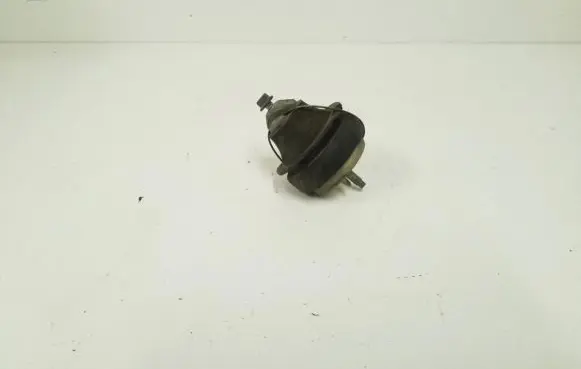 Volvo XC70 Engine mount bracket