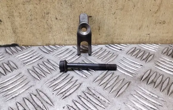 KIA Sorento Fuel Injector clamp holder