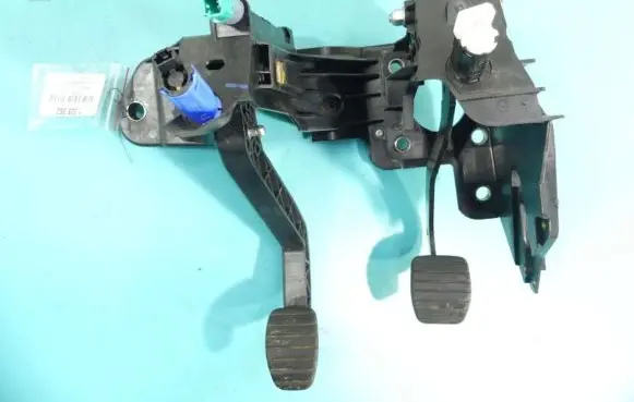 Opel Movano B Accelerator throttle pedal 465105948R IMPRK1328362