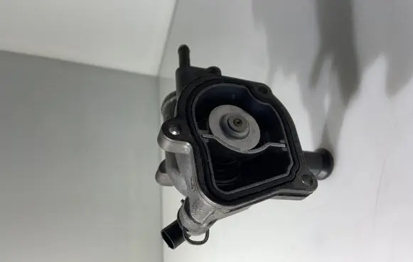 Mercedes-Benz Sprinter W906 Thermostat A6112831275