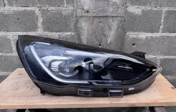 Ford Focus Headlight/headlamp JX7B13E016AJ