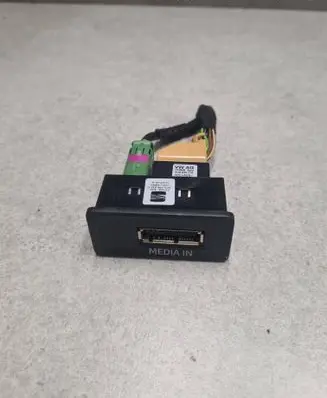 Seat Leon (5F) USB socket connector 5F0035222C 5Q0035736