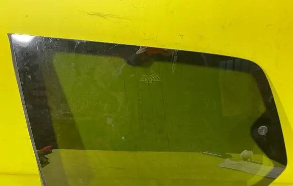 Ford Galaxy Front triangle window/glass 