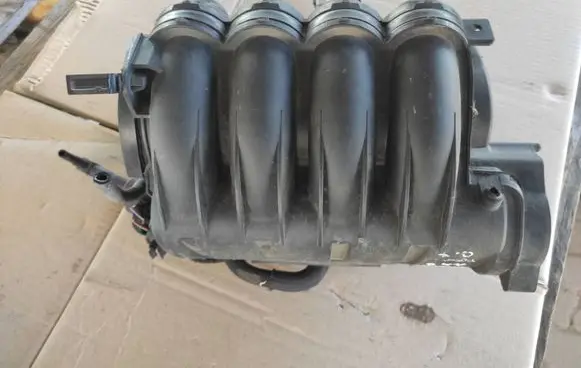 Citroen C3 Intake manifold 9635885080