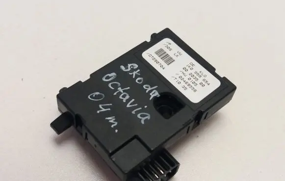 Skoda Octavia Mk1 (1U) Steering angle sensor 1K0959654 02469556