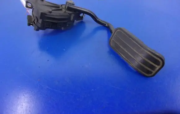 Ford Galaxy Accelerator throttle pedal 98VW9F836AB