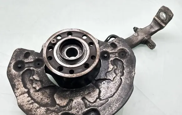 Front wheel hub spindle knuckle