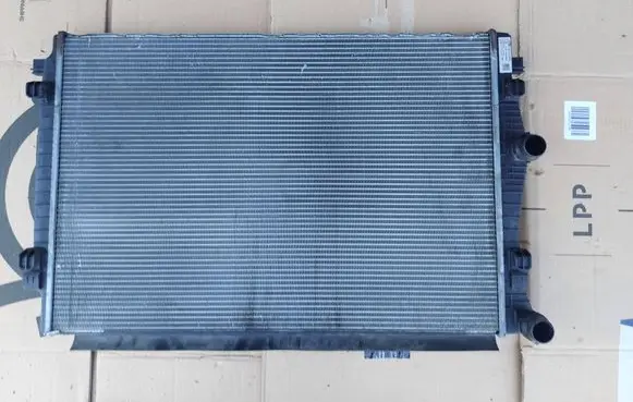 Volkswagen Golf VII Coolant radiator 5Q0121251EQ