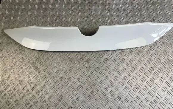Front bumper splitter molding
