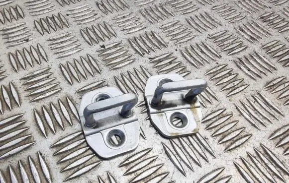 Mercedes-Benz E W212 Front door lock loop/hook striker 11000049b