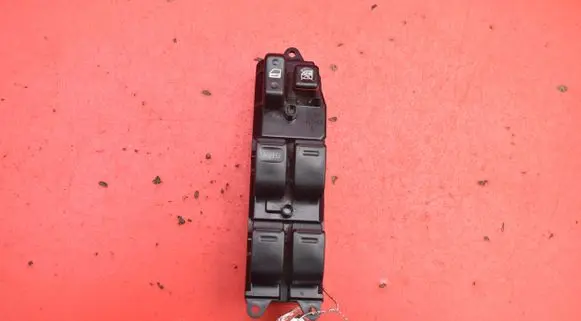 Toyota Prius (NHW20) Electric window control switch 84820-47021