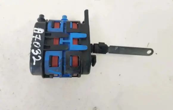 Volvo V50 Central locking vacuum pump 9061821322