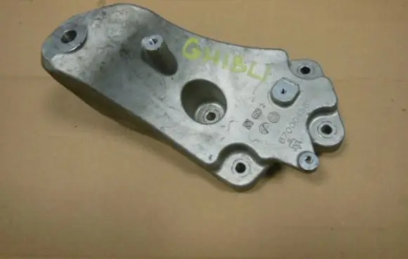 Maserati Ghibli Engine mounting bracket 670004865