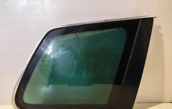 Volkswagen Touareg I Rear side window 7L6845298