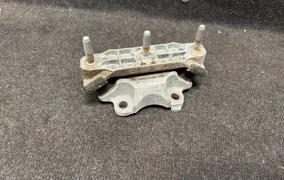 Jeep Grand Cherokee WL Gearbox mount 68375820AA