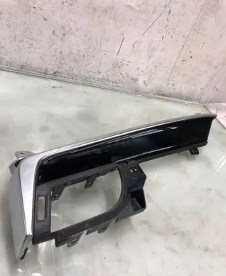 Nissan Qashqai J12 Dashboard glove box trim 684116un0a