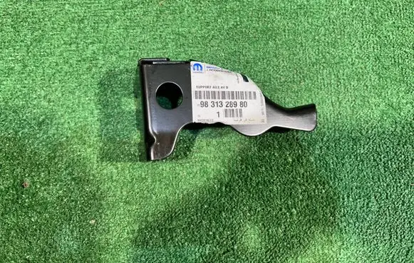 Peugeot 308 Fender mounting bracket 9831328980