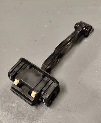 BMW 6 F12 F13 Front door check strap stopper 7198947