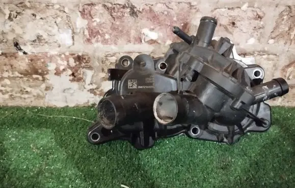 Volkswagen Scirocco Water pump 04E121042M 04E121600AL