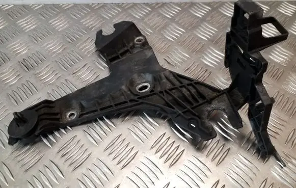 Volvo S80 Air filter cleaner box bracket assembly 30636575