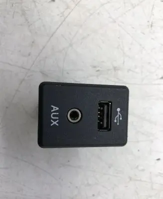 Nissan Qashqai USB socket connector 795405004