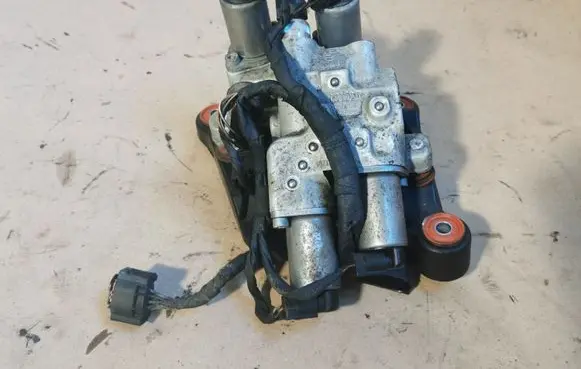 BMW 7 F01 F02 F03 F04 Air suspension compressor 6775258