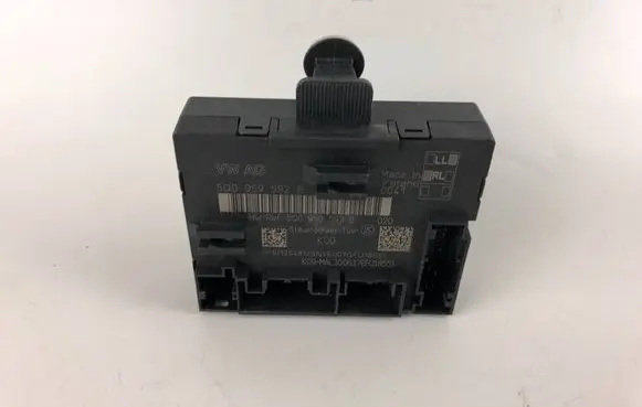 Volkswagen Tiguan Door control unit/module 5Q0959592E