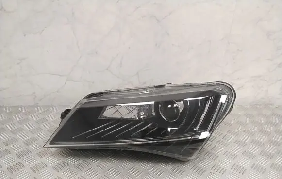 Skoda Superb B8 (3V) Headlight/headlamp 3V1941015B