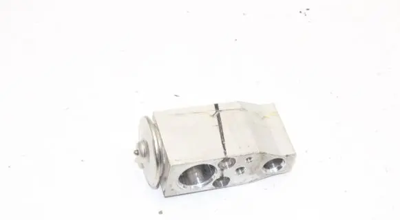 Nissan Juke I F15 Air conditioning (A/C) expansion valve 922001KA0A