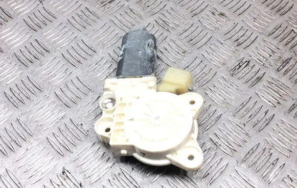 Mercedes-Benz E W211 Front door window regulator motor 2118202942 993626101 0130821970