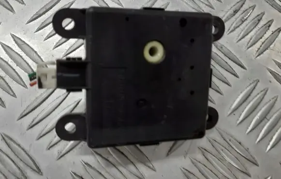 Nissan Primera A/C air flow flap actuator/motor 3C270