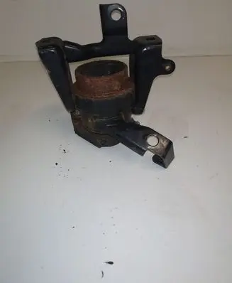 Toyota Corolla Verso E121 Engine mount bracket