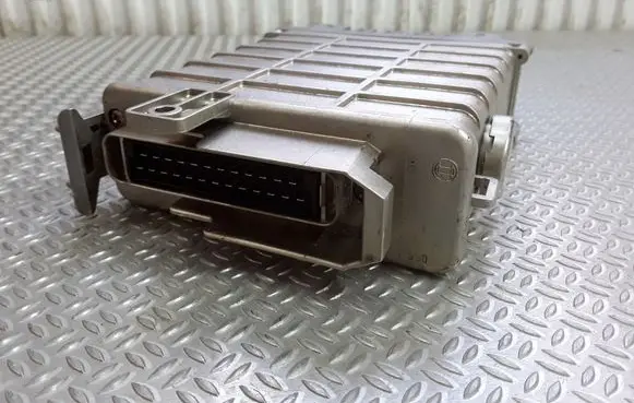 Volkswagen Golf II Engine control unit/module 0285007040