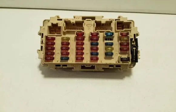 Nissan X-Trail T30 Fuse module