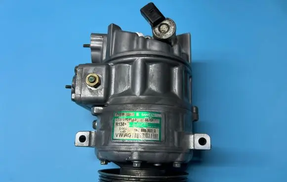 Volkswagen Golf V Air conditioning (A/C) compressor (pump) 1K0820803Q