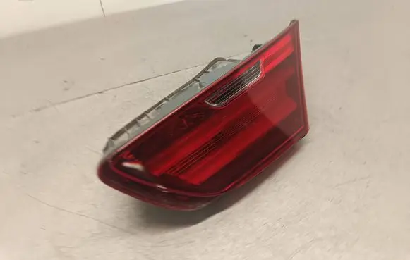 Tailgate rear/tail lights