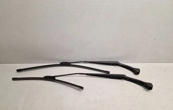 Subaru Outback Front wiper blade arm