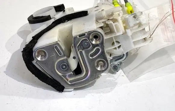 Suzuki Vitara (LY) Rear door lock 8230254P01