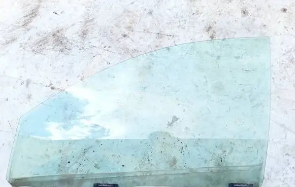 Toyota Yaris Front door window glass four-door 