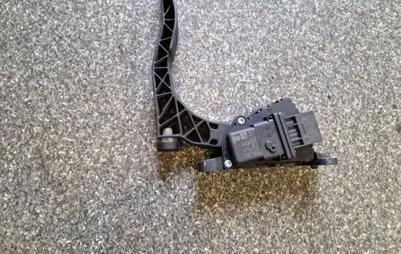 Audi A6 S6 C6 4F Accelerator throttle pedal 4F1723523B