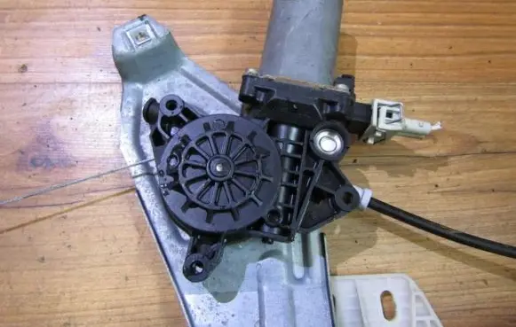 Renault Espace III Front door window regulator motor 0130821631 190484-000
