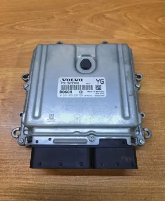 Volvo V70 Engine control unit/module P31303388 0281015286