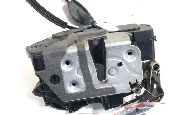 Ford Fiesta Front door lock 8A6A-A21813-AD
