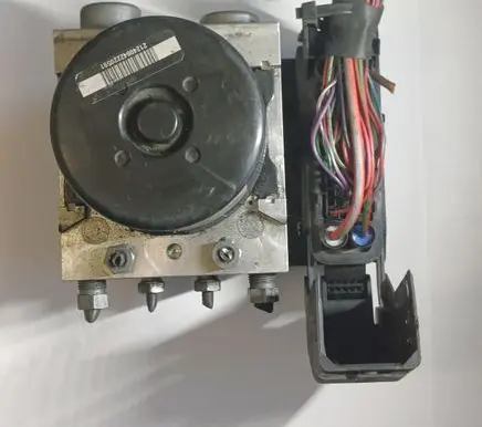Mercedes-Benz C W204 ABS Pump A2045453832 A2044313912