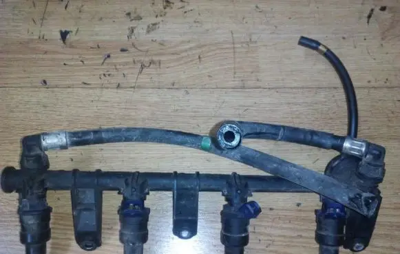 Renault Scenic I Fuel main line pipe 7700864726 866313